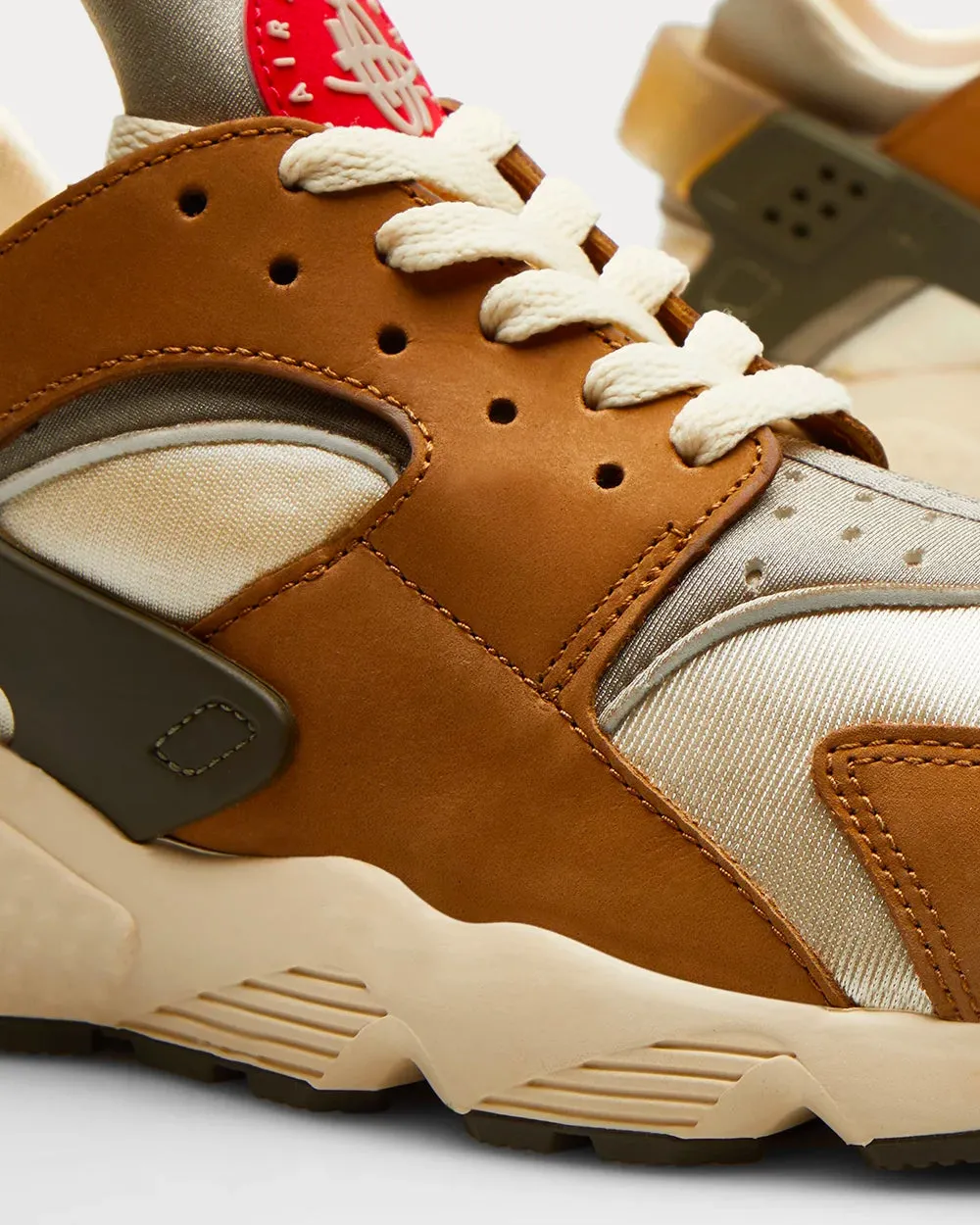 Air Huarache LE Desert Oak, Reed & Light Straw Low Top Sneakers