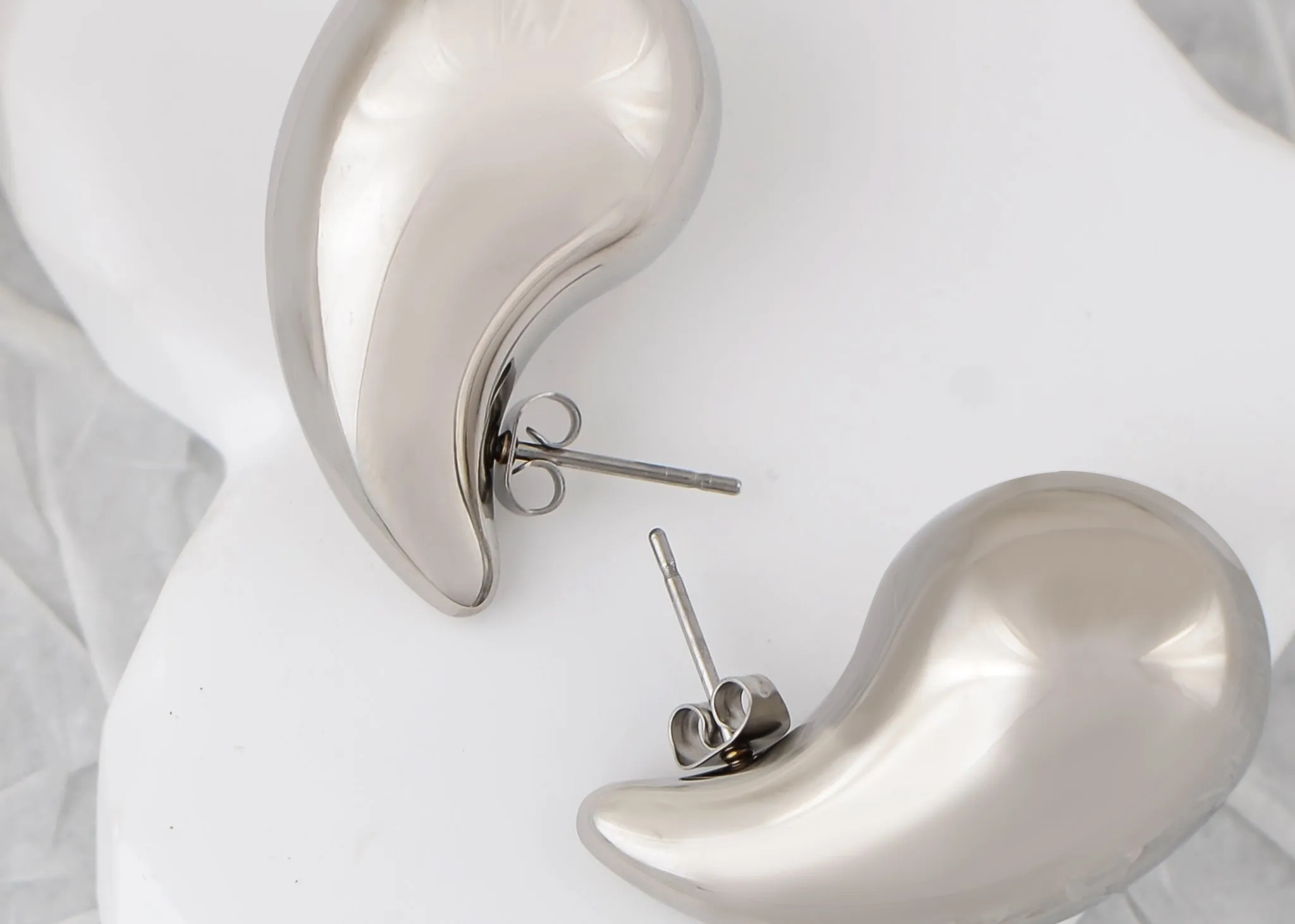 Alilang 18K Gold Plated Teardrop Chunky Earrings Waterdrop Earrings Lightweight Dupes Earrings