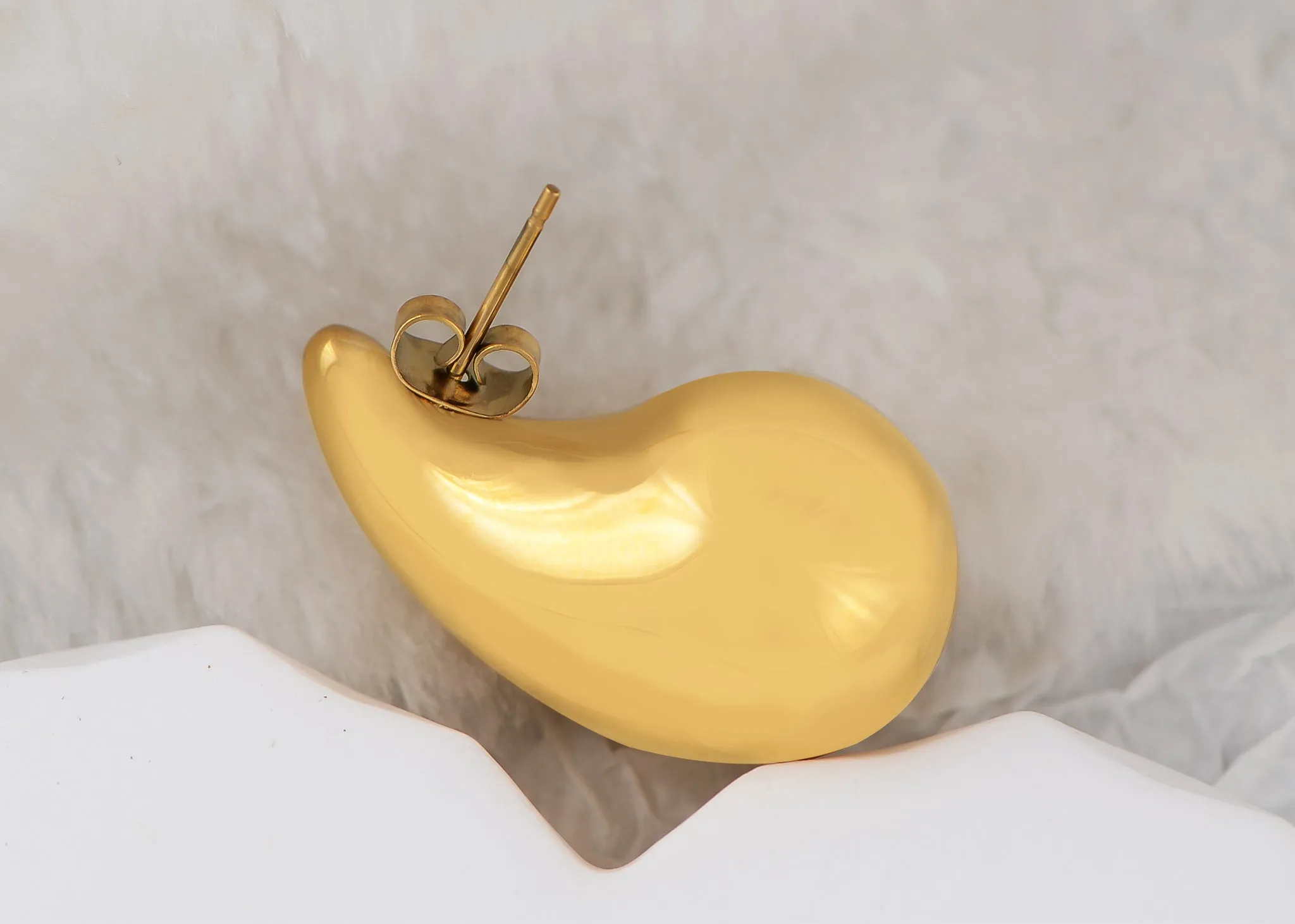 Alilang 18K Gold Plated Teardrop Chunky Earrings Waterdrop Earrings Lightweight Dupes Earrings