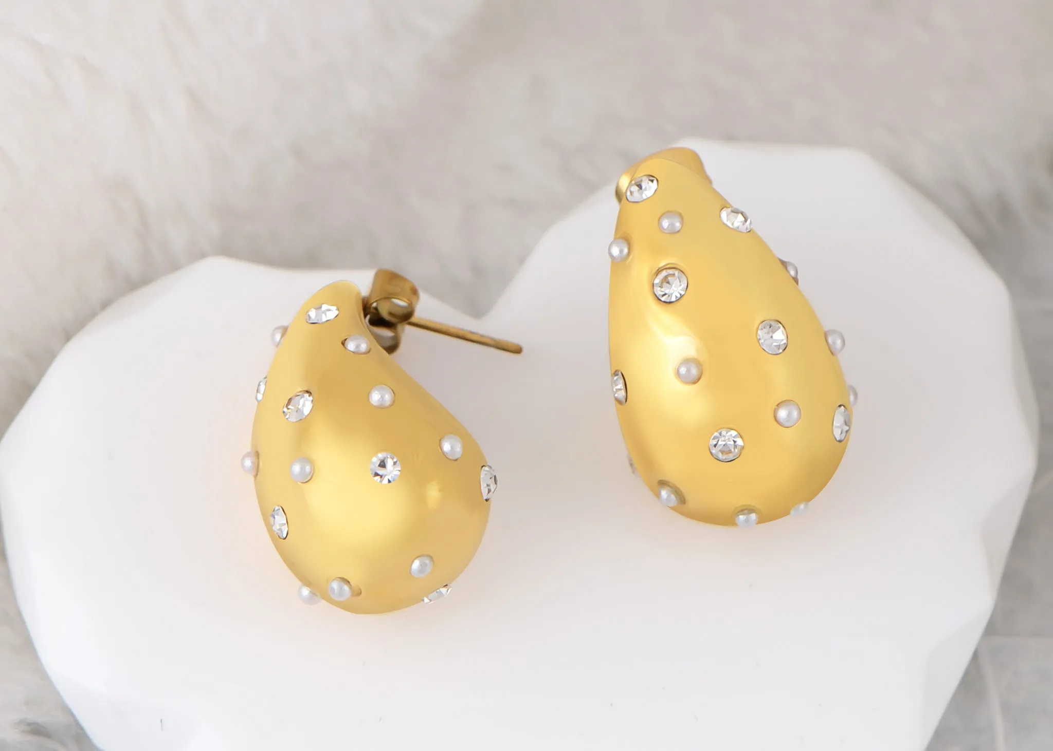 Alilang 18K Gold Plated Teardrop Chunky Earrings Waterdrop Earrings Lightweight Dupes Earrings