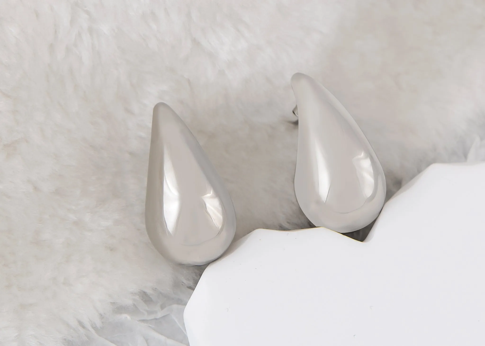 Alilang 18K Gold Plated Teardrop Chunky Earrings Waterdrop Earrings Lightweight Dupes Earrings