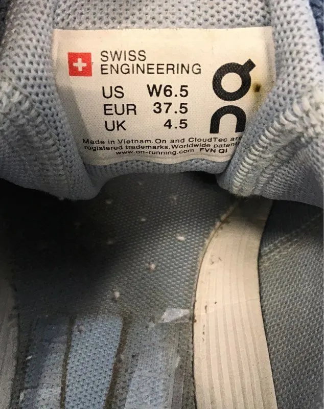 On Cloud Women's Blue Running Athletic Shoes - Size 6.5