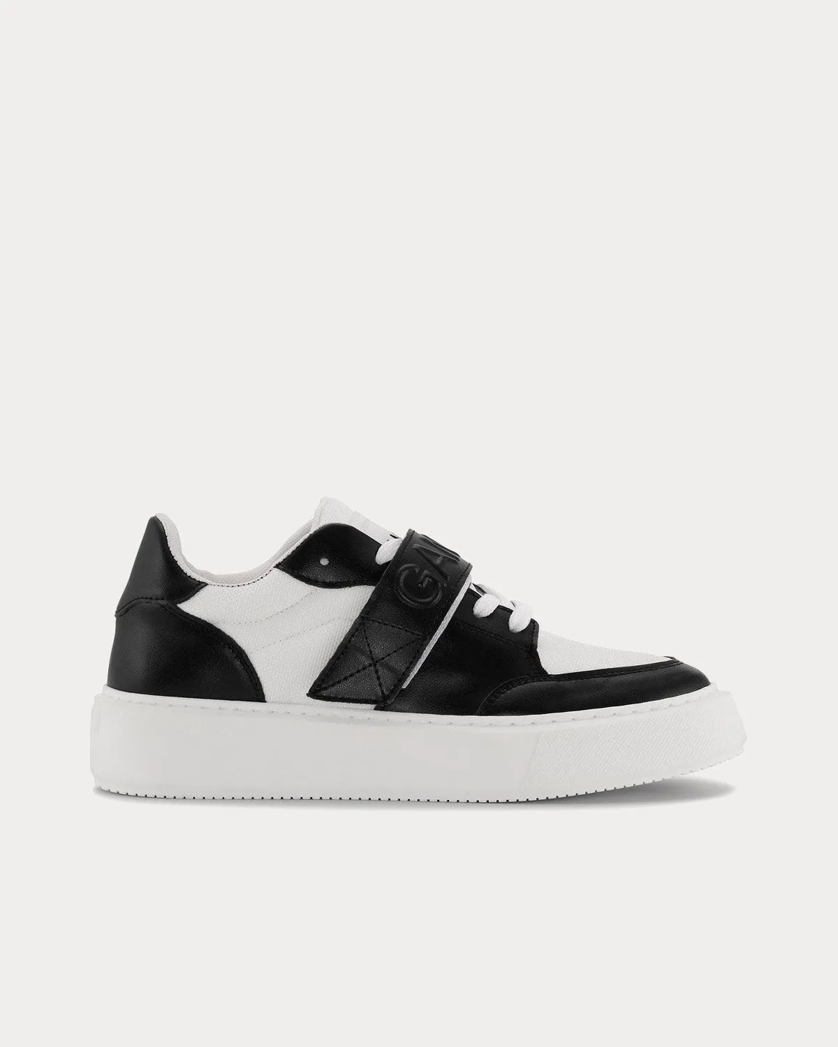 Sporty Mix Black / White Low Top Sneakers