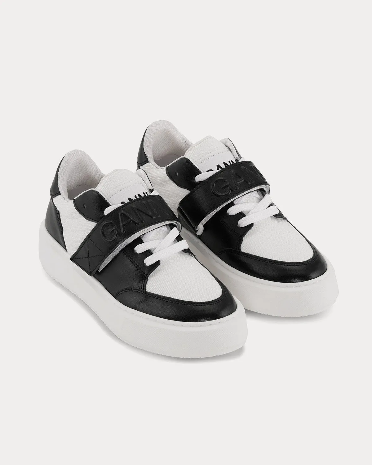 Sporty Mix Black / White Low Top Sneakers