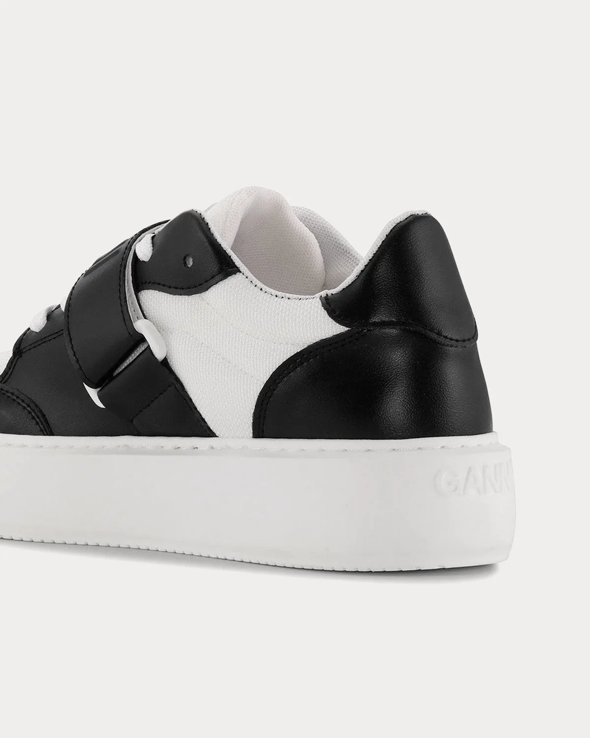Sporty Mix Black / White Low Top Sneakers